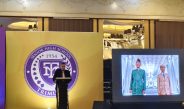 Heboh di Grand Fullerton Ballroom! Bung Karno dan Bung Hatta ‘Hadir’ Secara Virtual di Wisuda SMA Trimurti Surabaya