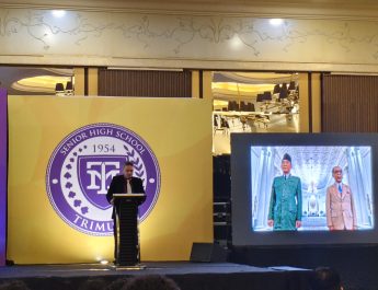 Heboh di Grand Fullerton Ballroom! Bung Karno dan Bung Hatta ‘Hadir’ Secara Virtual di Wisuda SMA Trimurti Surabaya