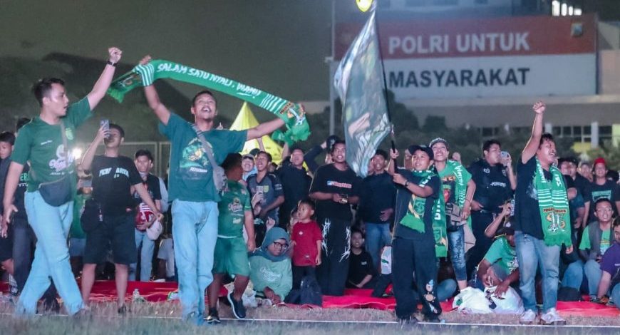 Polda Jatim Fasilitasi Nobar Final Piala Presiden 2026, Ribuan Bonek Beri Dukungan untuk Persebaya di Mapolda